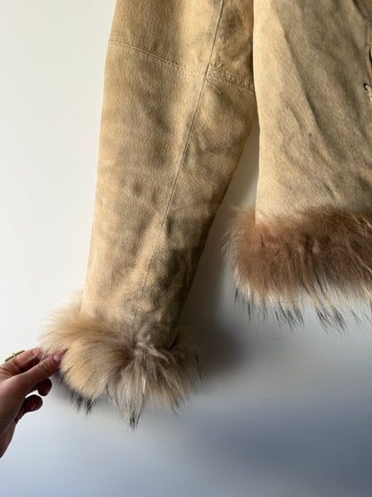 Veste en cuir avec bordures en fourrure beige
