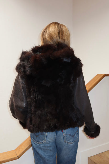 Veste en fourrure et cuir marron à capuche