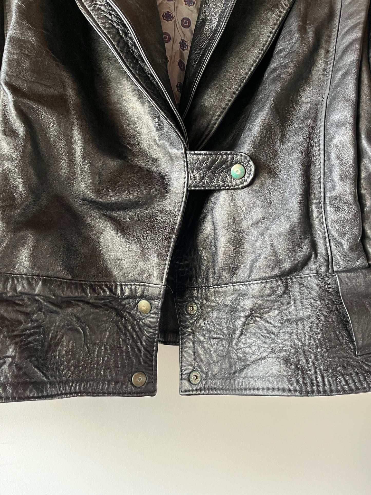 Veste en cuir noir modulable