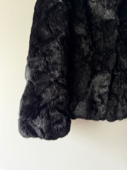 Manteau en fourrure noir