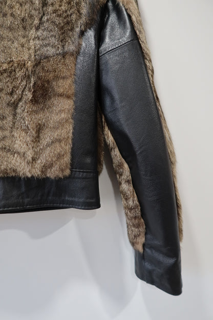 Veste courte en fourrure imprimée animal et cuir