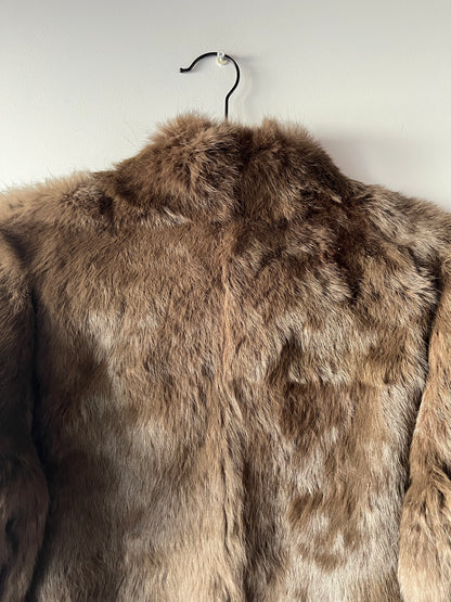 Veste courte en fourrure marron