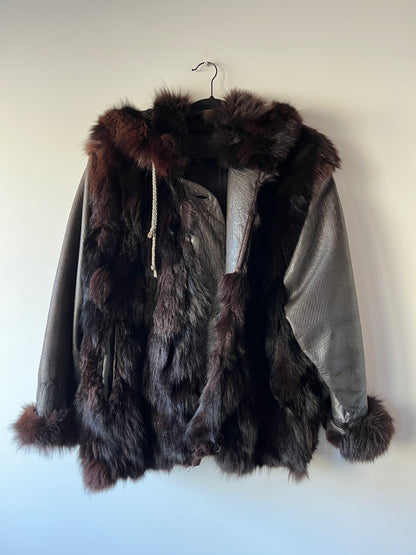 Veste en fourrure et cuir marron à capuche