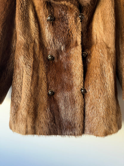 Manteau en fourrure forme caban