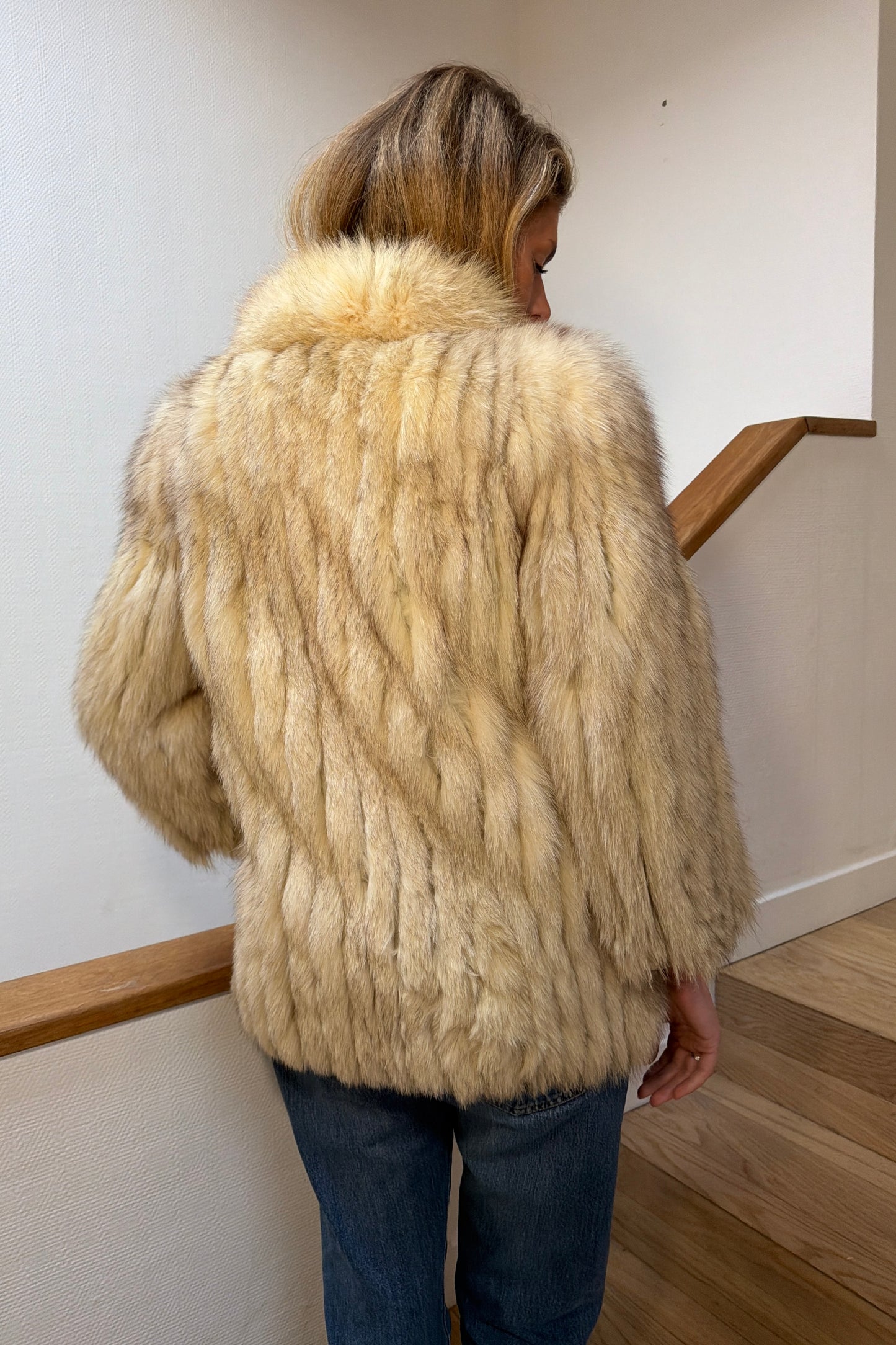 Manteau en fourrure galonné blanc