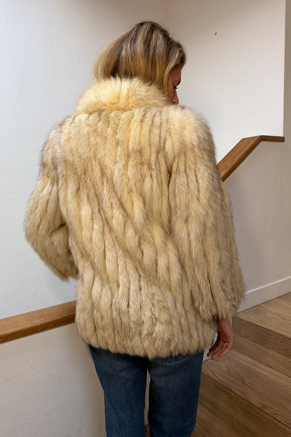 Manteau en fourrure galonné blanc