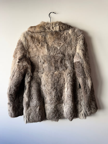 Manteau en fourrure gris