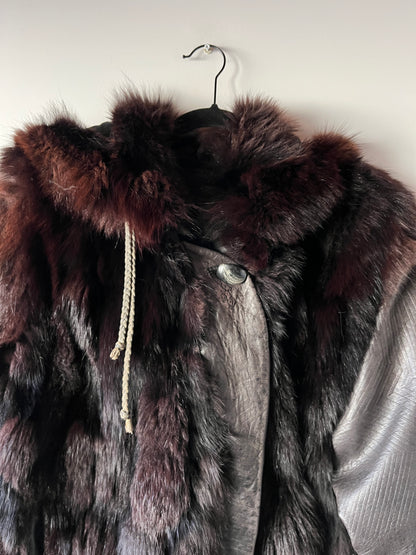Veste en fourrure et cuir marron à capuche