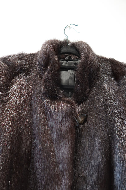 Manteau en fourrure marron foncé
