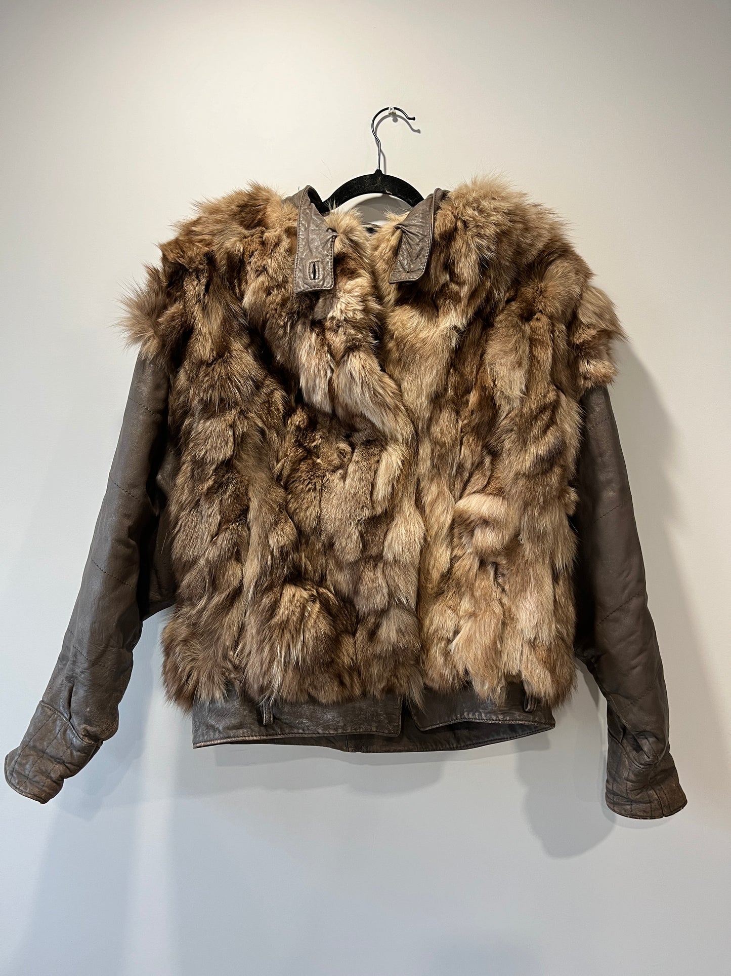Veste en fourrure et cuir