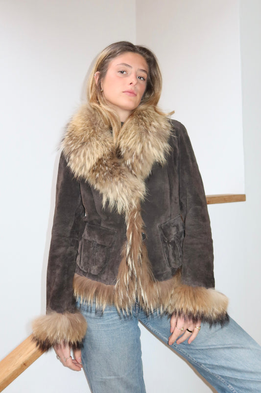Veste en cuir avec bordures en fourrure