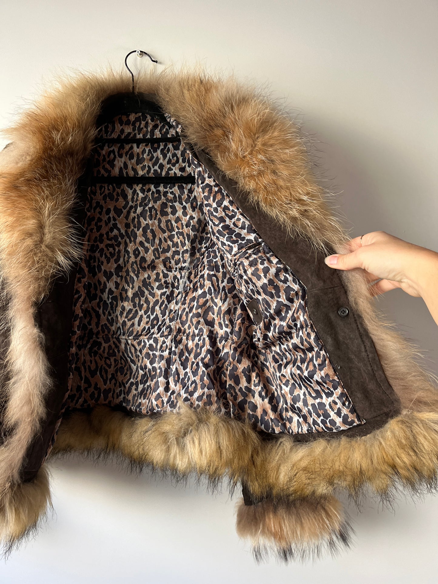 Veste en cuir avec bordures en fourrure