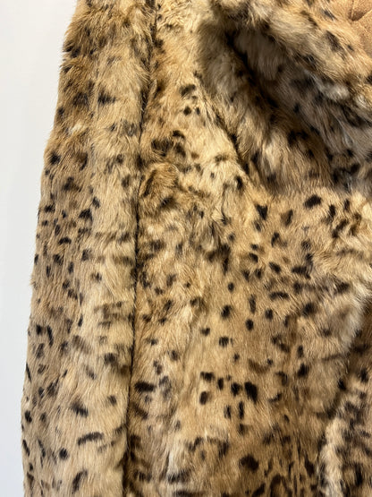 Veste en fourrure imprimée léopard