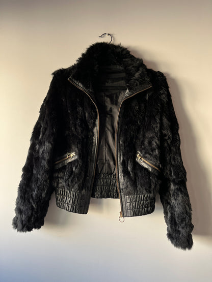 Veste courte noire en fourrure et cuir