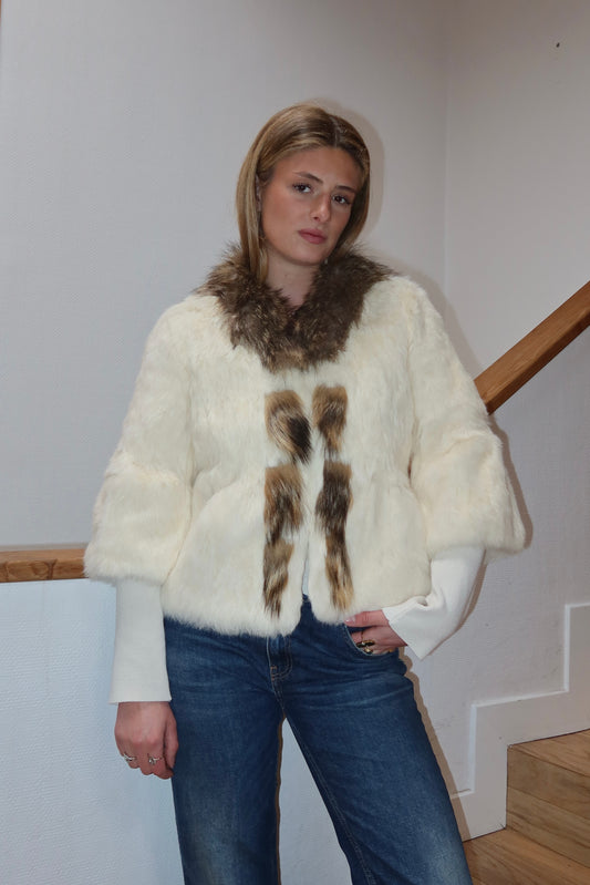 Veste en fourrure blanche et col gris