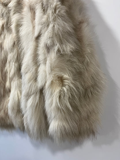 Manteau en fourrure blanc manches chauve-souris
