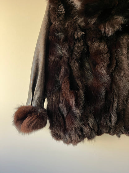 Veste en fourrure et cuir marron à capuche