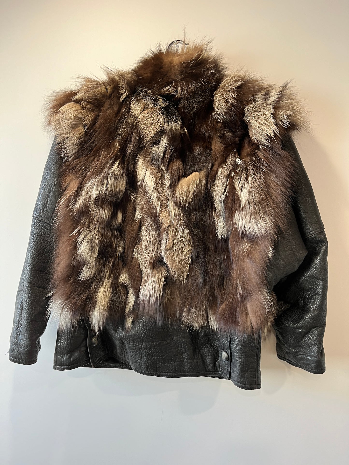 Veste en fourrure et cuir noir