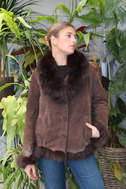 Veste en cuir avec bordures en fourrure marron