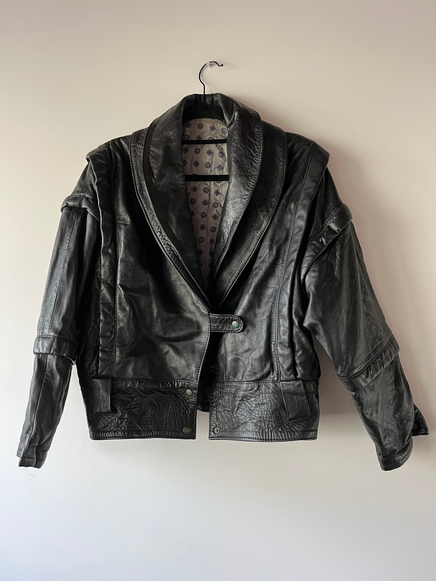 Veste en cuir noir modulable