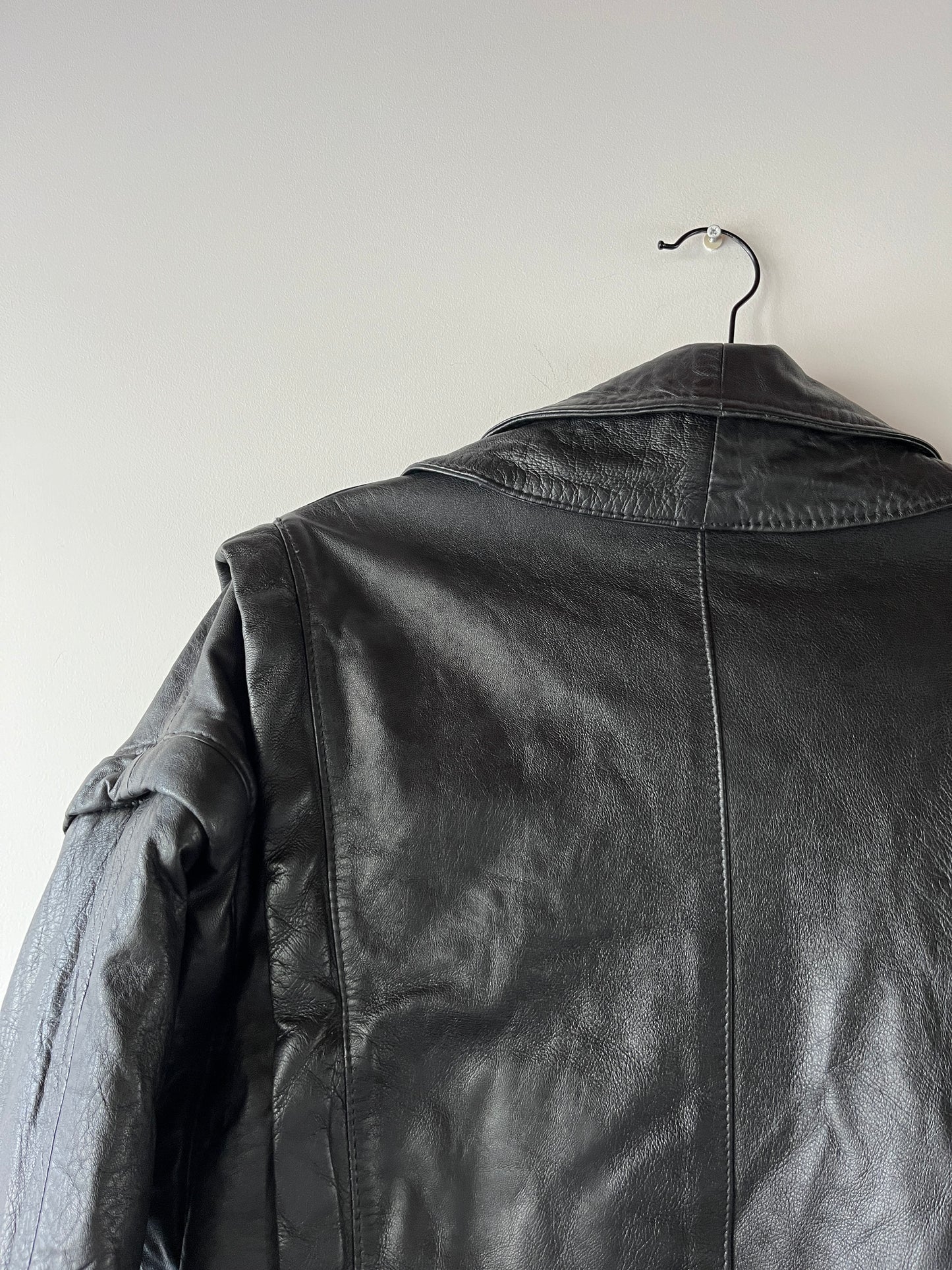 Veste en cuir noir modulable