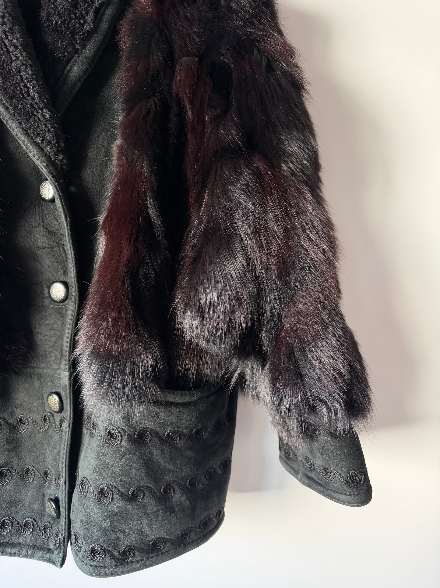 Veste en peau lainée et fourrure