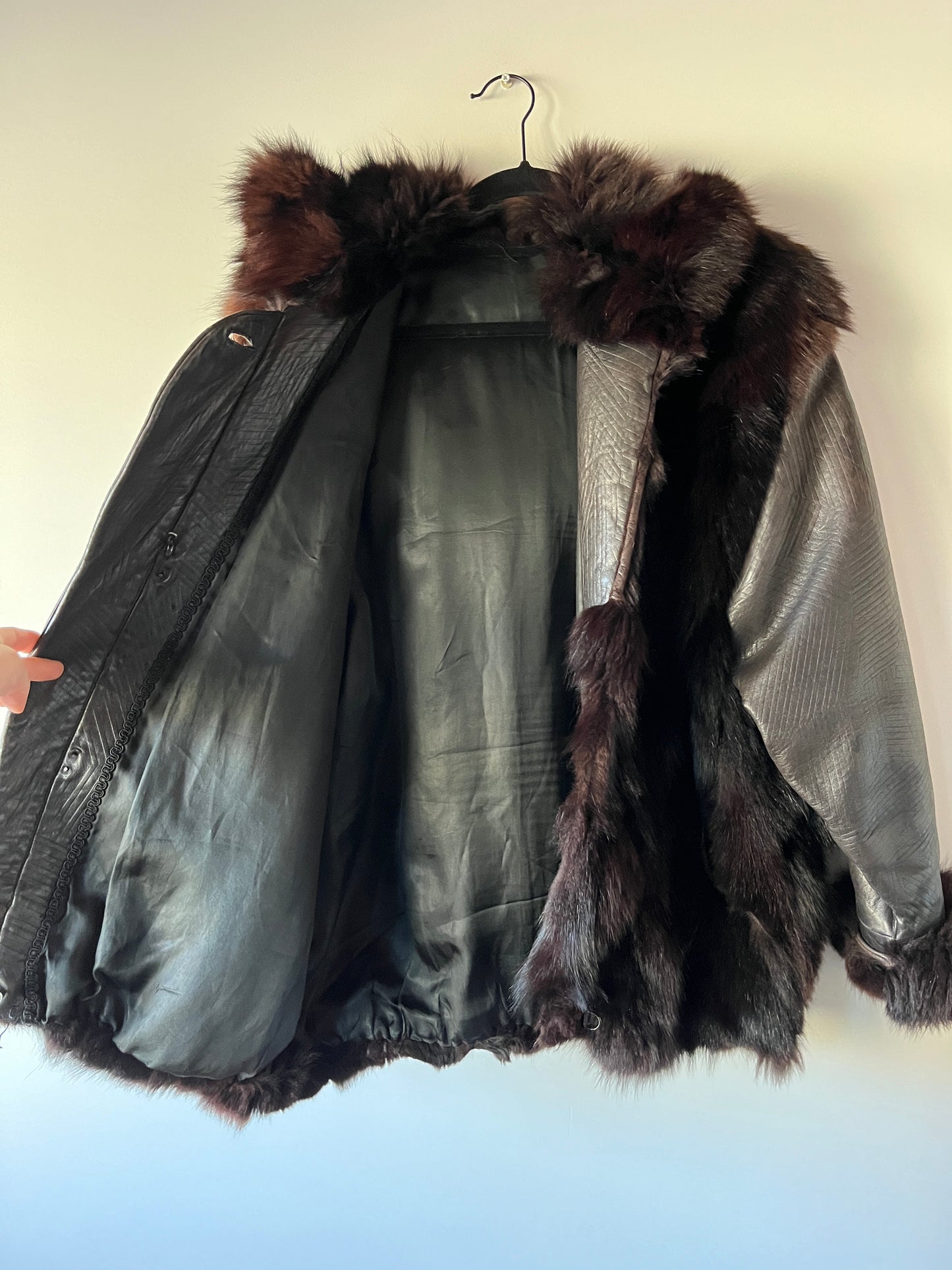 Veste en fourrure et cuir marron à capuche