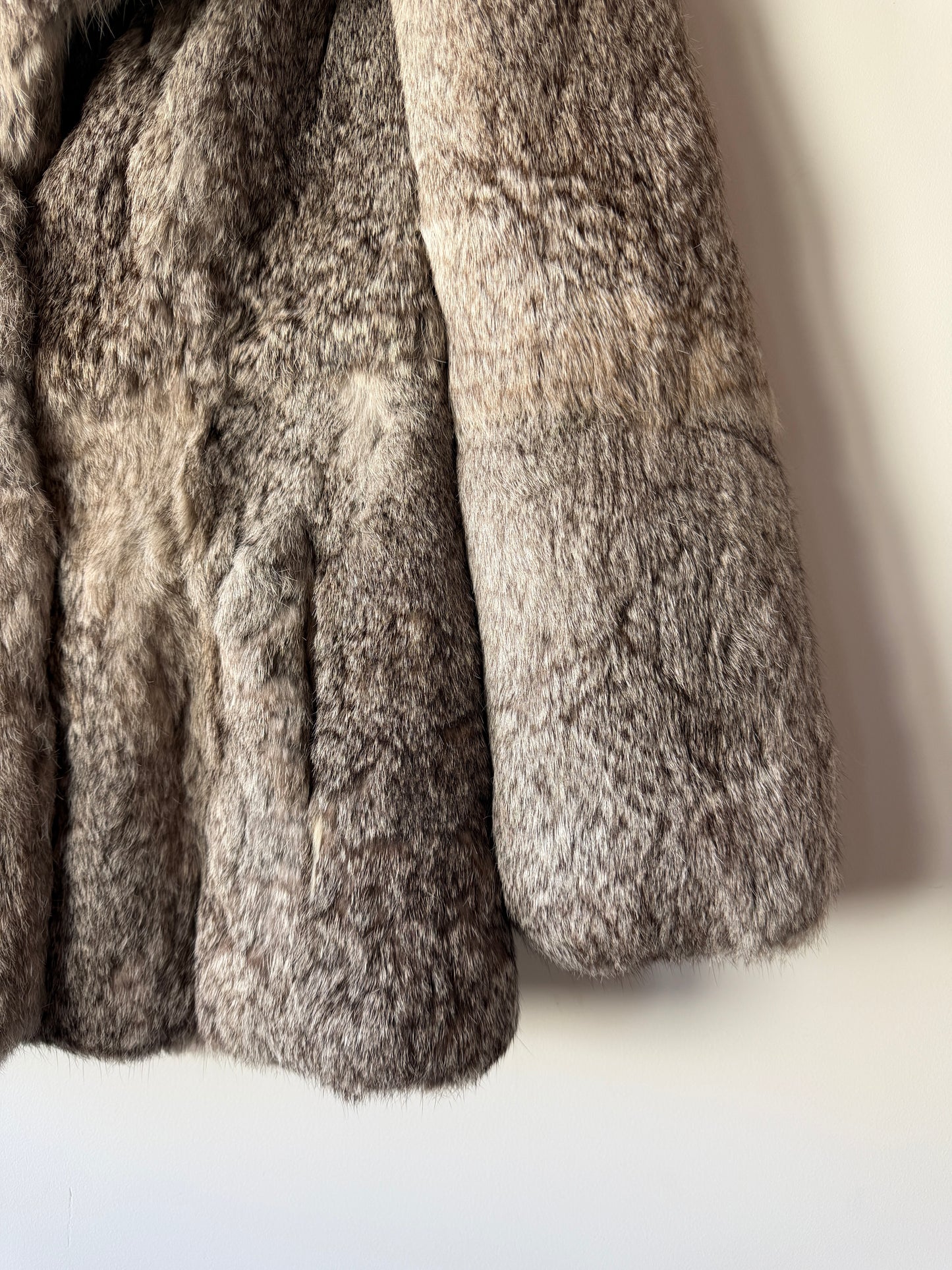 Manteau en fourrure gris
