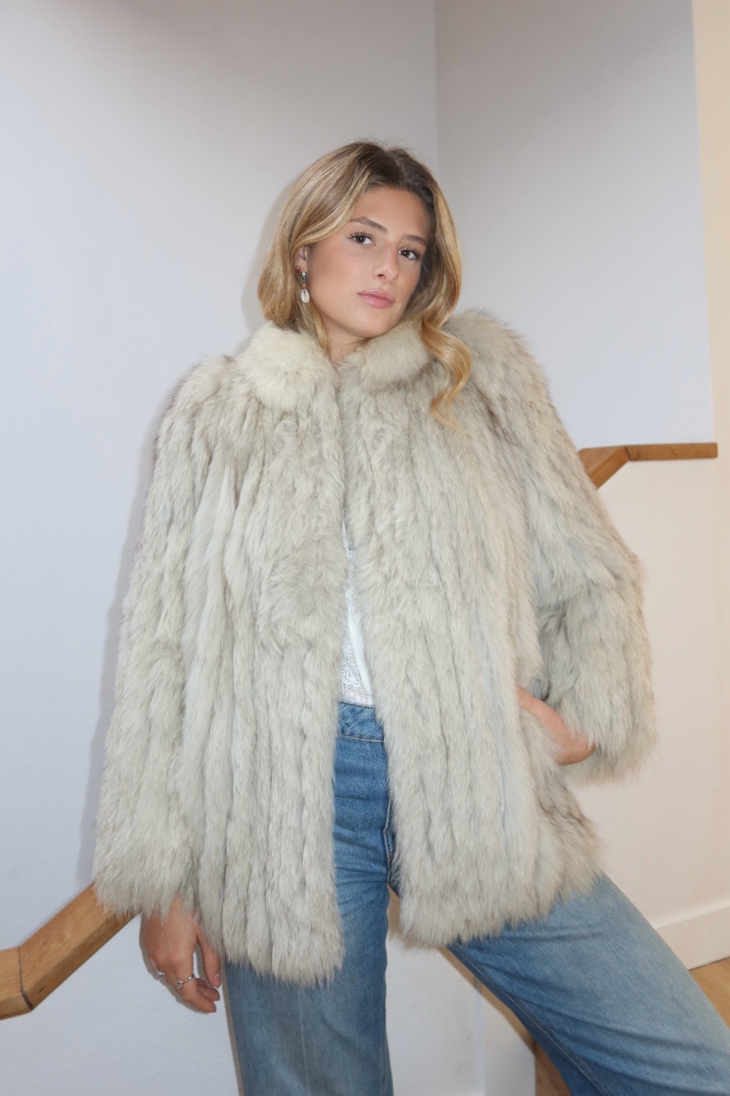 Manteau en fourrure galonné blanc