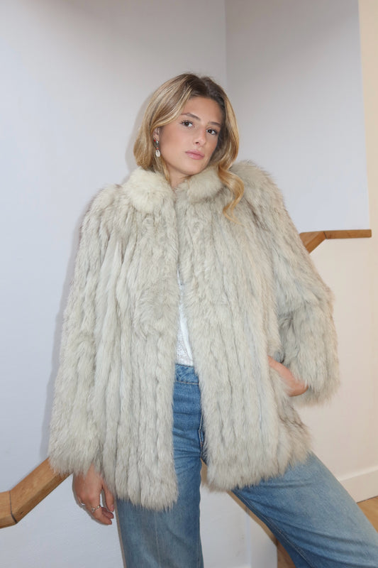 Manteau en fourrure galonné blanc