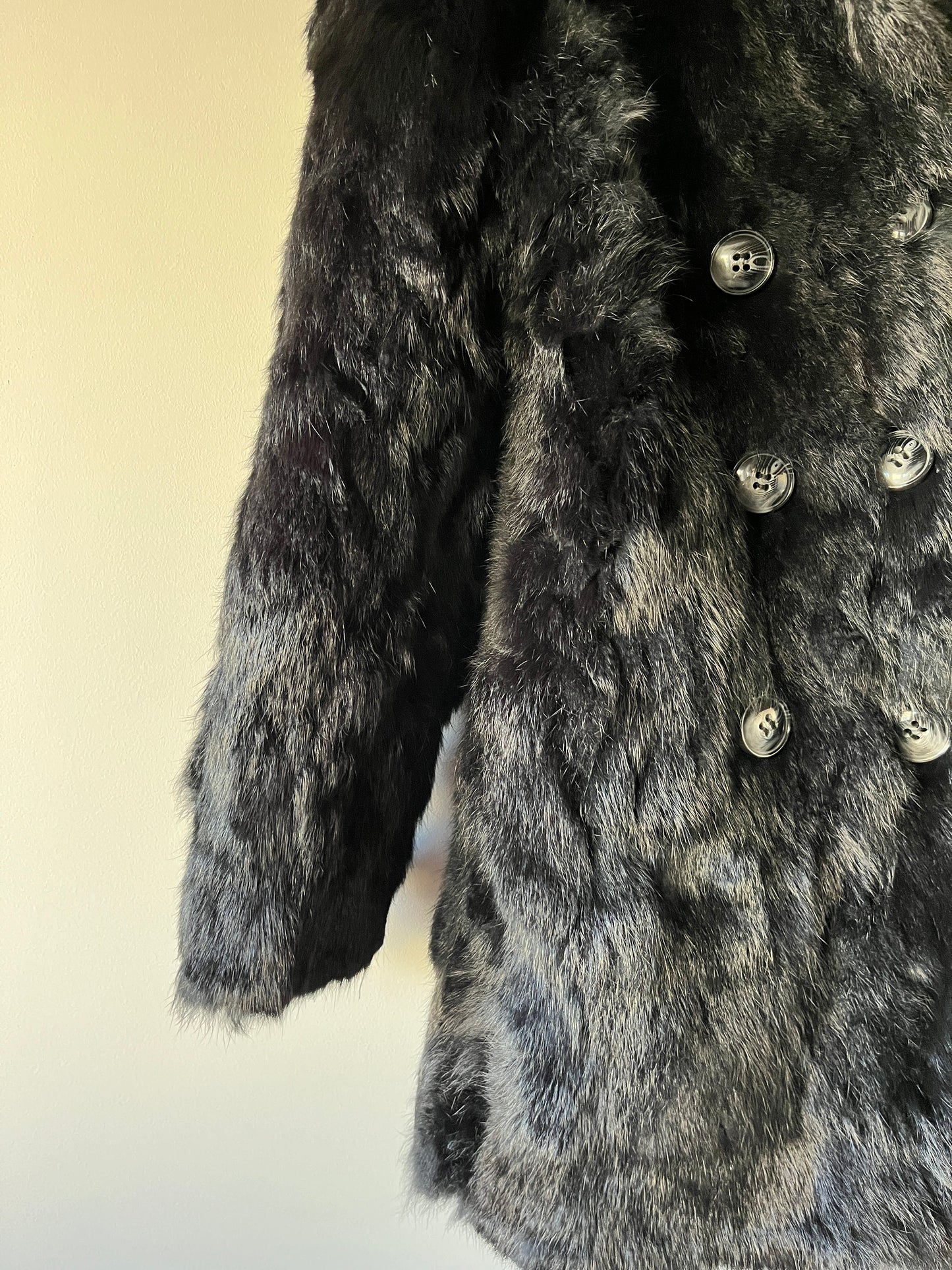 Manteau en fourrure forme caban