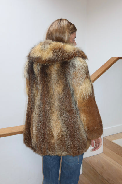 Manteau en fourrure fauve