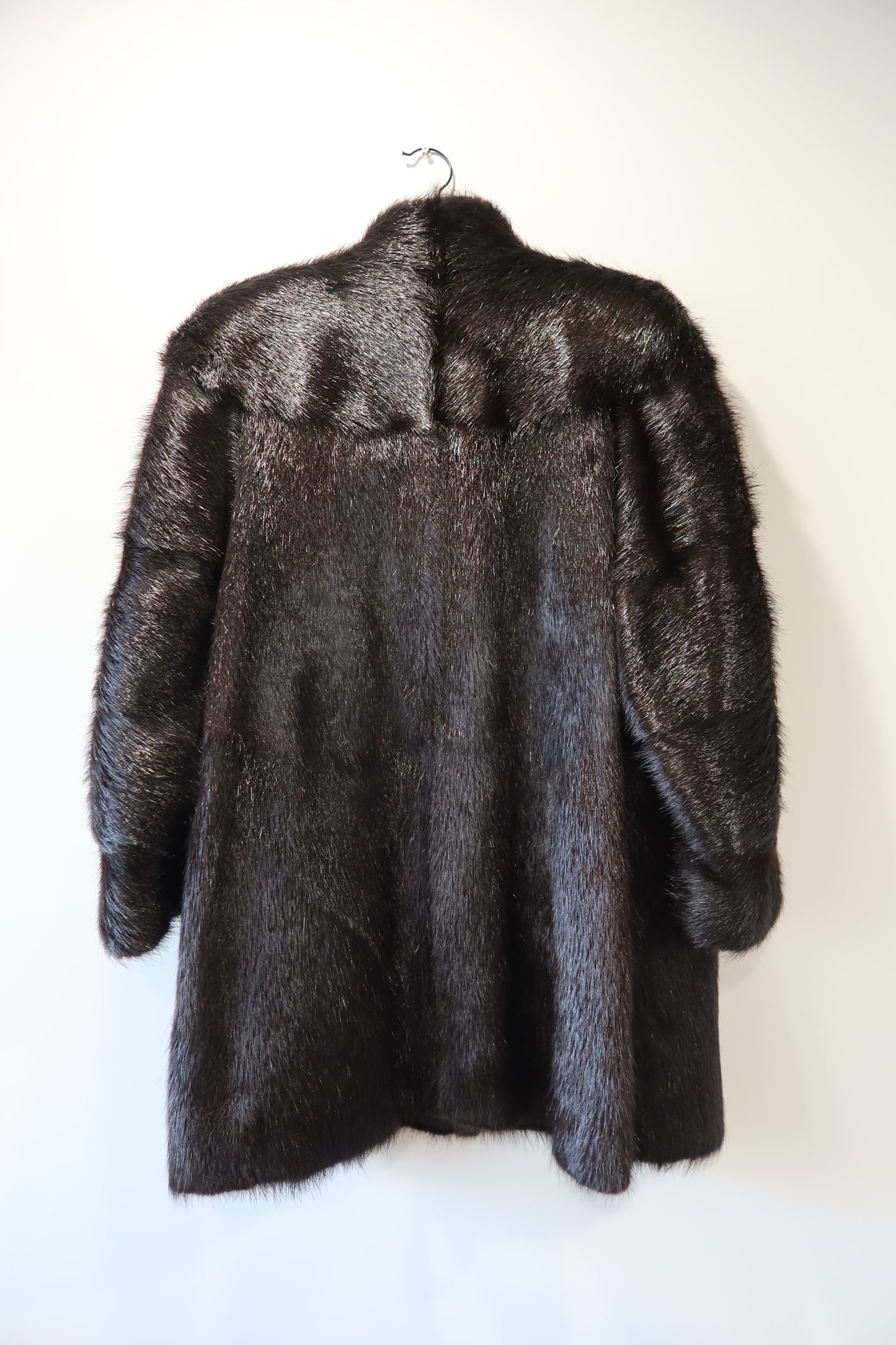 Manteau en fourrure marron foncé