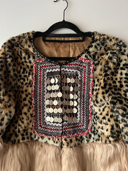 Veste bi-matière léopard brodé et fausse fourrure