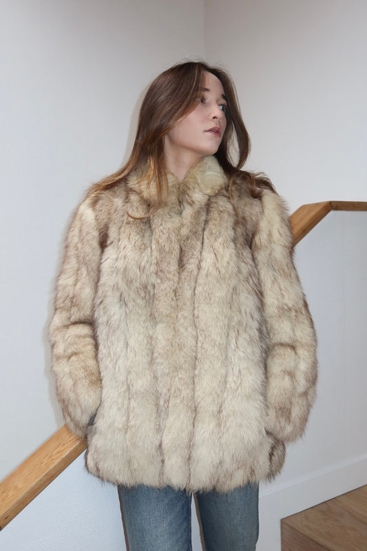 Manteau en fourrure galonné blanc
