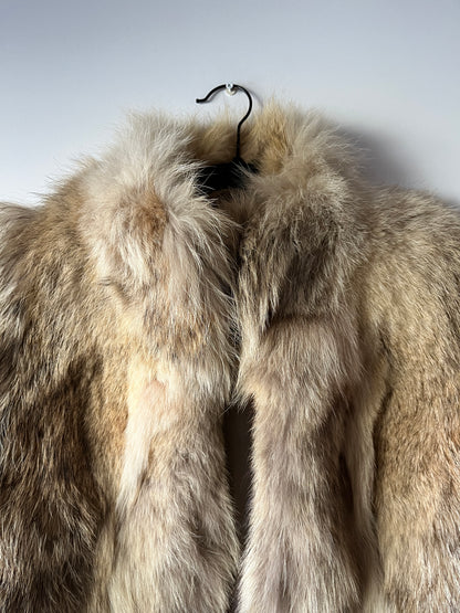 Manteau en fourrure beige et grise