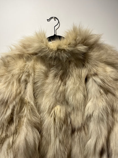 Manteau en fourrure blanc manches chauve-souris
