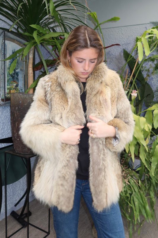 Manteau en fourrure beige et grise