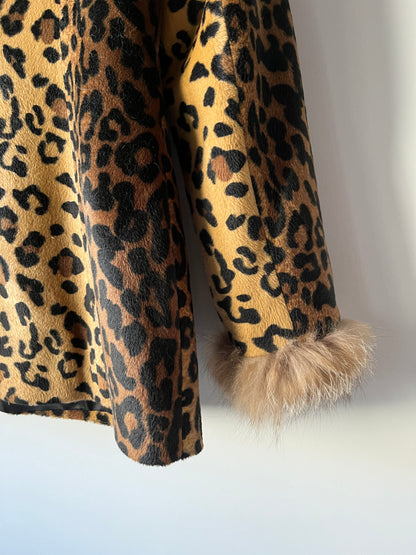 Veste imprimée léopard avec col en fourrure