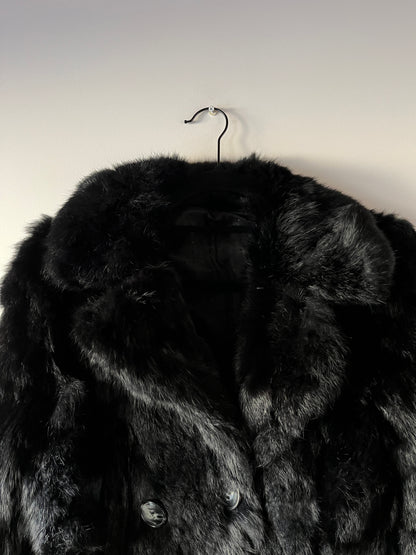 Manteau en fourrure forme caban