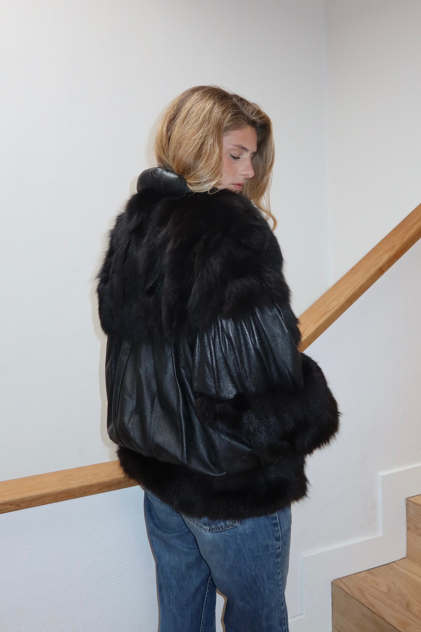 Veste en cuir et fourrure à manches chauve-souris