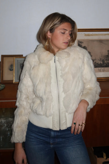 Veste courte en fourrure crème