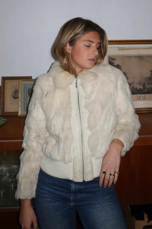 Veste courte en fourrure crème