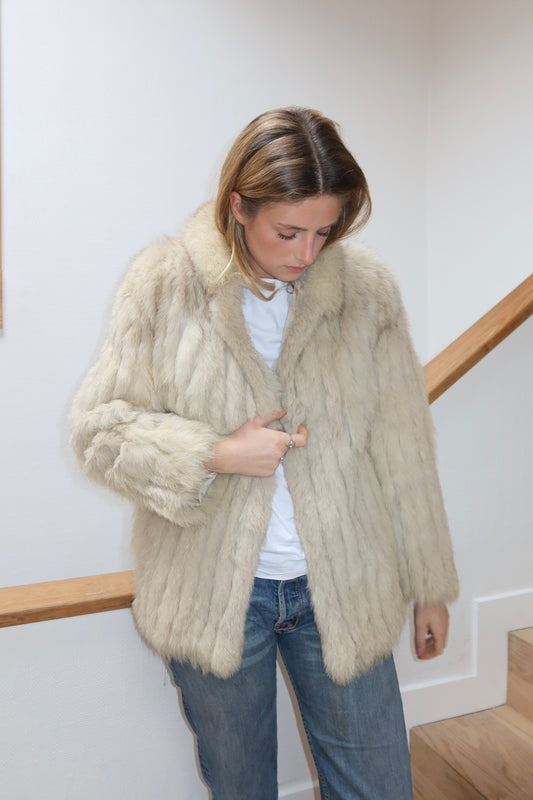 Manteau en fourrure galonné blanc