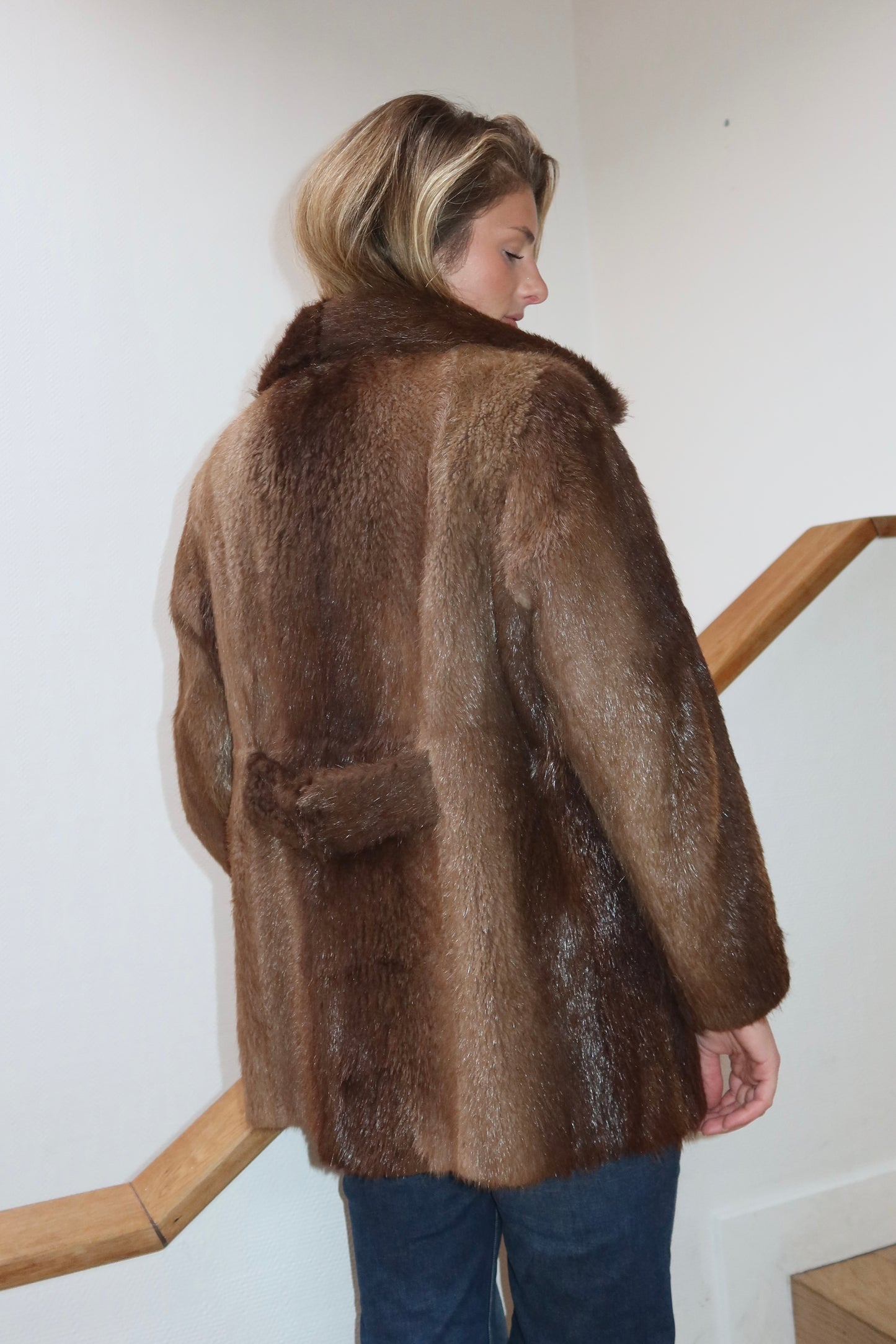 Manteau en fourrure forme caban