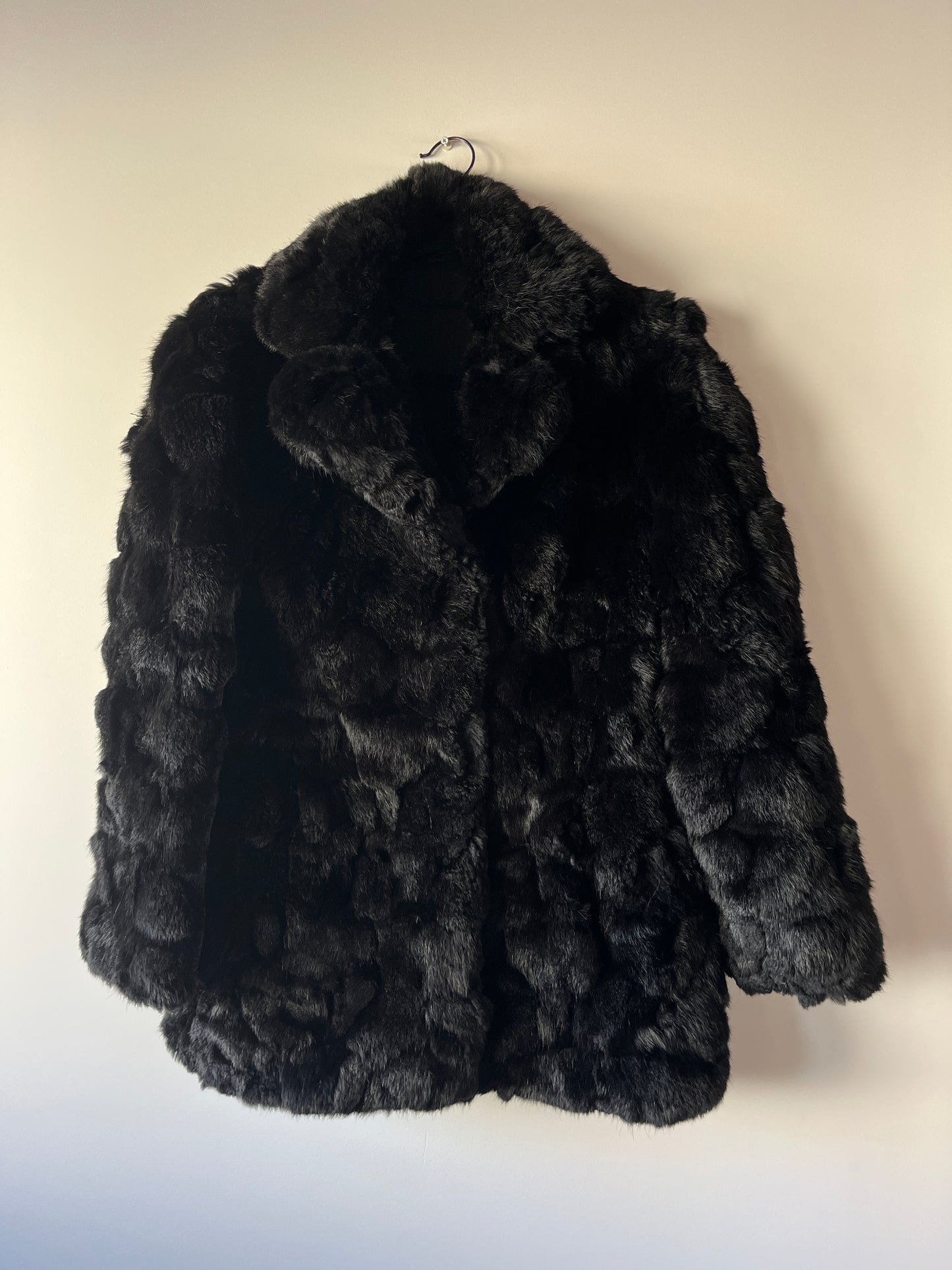 Manteau en fourrure noir