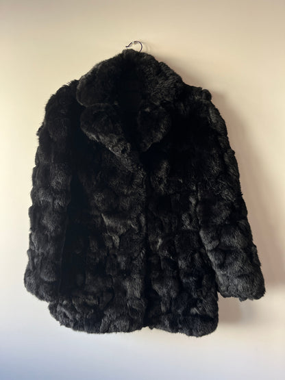 Manteau en fourrure noir