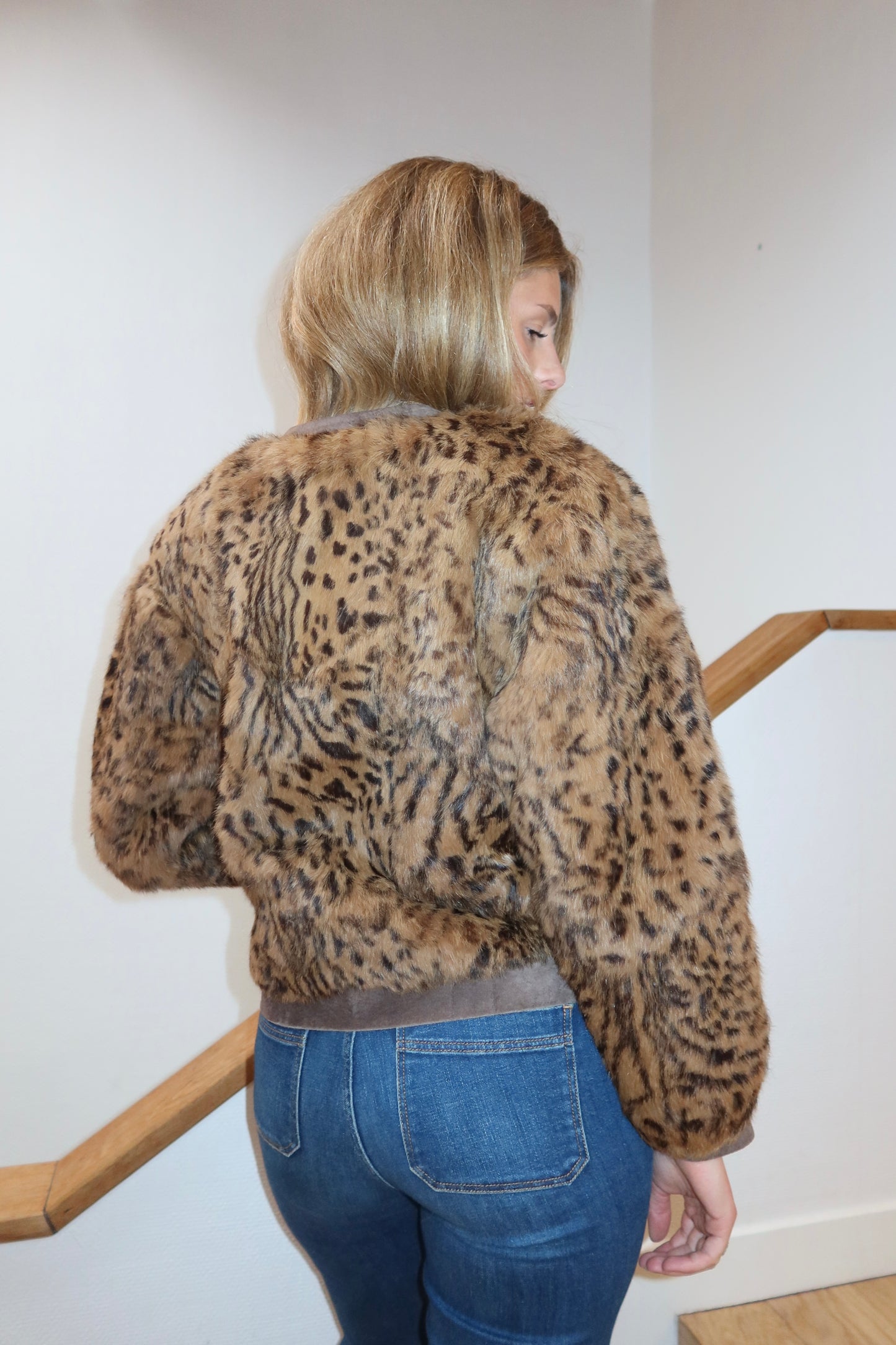 Veste en fourrure imprimée léopard