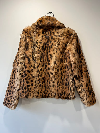 Veste en fourrure imprimée léopard