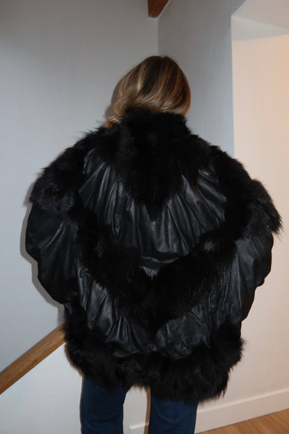 Veste en cuir et fourrure à manches chauve-souris
